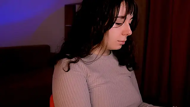 Snapshot of Di_na_Bell chatting on 10-28-25, 06:39 Di na Bell online show from 10-28-25, 06:39