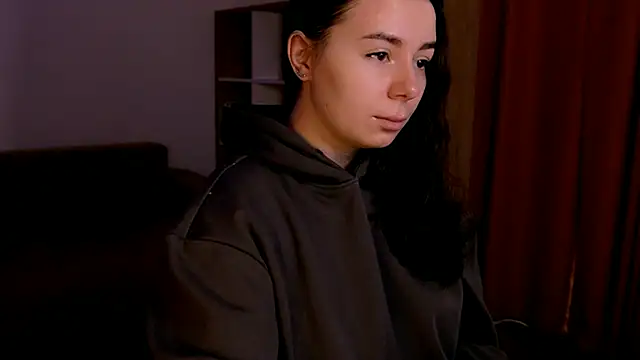 Snapshot of Di_na_Bell chatting on 11-12-25, 07:31 Di na Bell online show from 11-12-25, 07:31