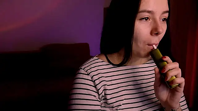 Snapshot of Di_na_Bell chatting on 11-28-25, 06:49 Di na Bell online show from 11-28-25, 06:49