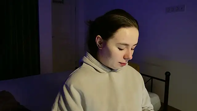 Snapshot of Di_na_Bell chatting on 12-01-25, 06:51 Di na Bell online show from 12-01-25, 06:51