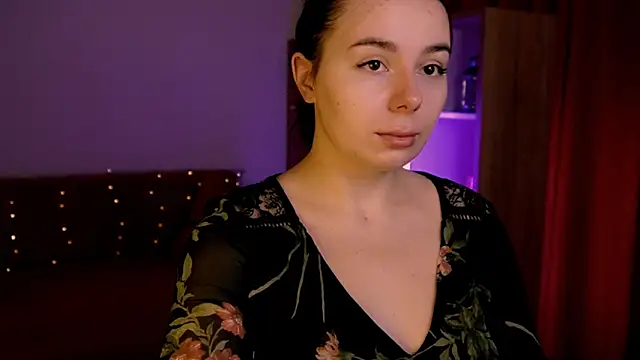 Snapshot of Di_na_Bell chatting on 12-15-25, 06:28 Di na Bell online show from 12-15-25, 06:28