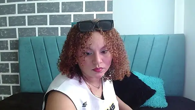Snapshot of Yera_carey chatting on 10-15-25, 05:35 Yera carey online show from 10-15-25, 05:35