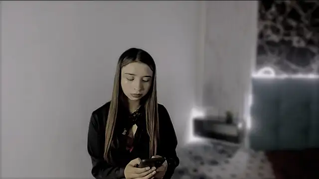 x jules  online show from 10-10-25, 12:20