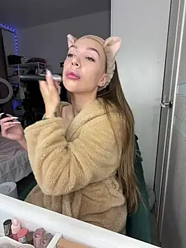 AlysonHuxley  online show from 02-07-26, 01:20