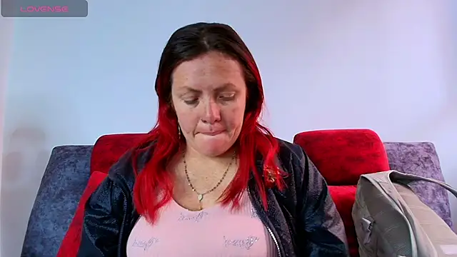 carolinhe  online show from 09-12-25, 08:53