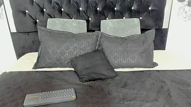 Sebas cat online show from 10-19-25, 09:59