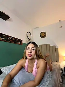 Snapshot of paulina_ferrer chatting on 12-17-25, 05:24 paulina ferrer online show from 12-17-25, 05:24