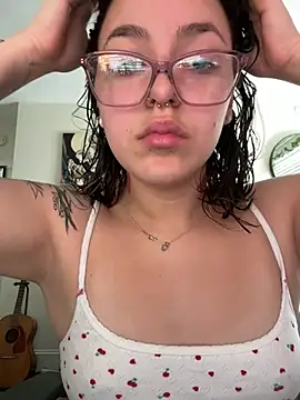 Snapshot of babykalirose chatting on 04-27-26, 01:42 babykalirose online show from 04-27-26, 01:42