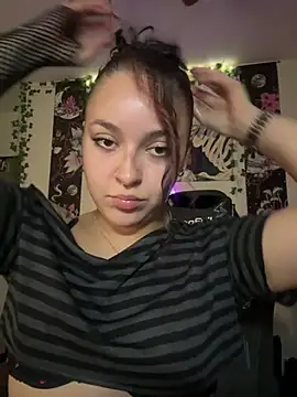 Snapshot of babykalirose chatting on 06-05-26, 01:45 babykalirose online show from 06-05-26, 01:45