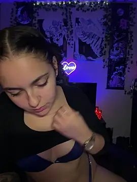 Snapshot of babykalirose chatting on 06-10-26, 03:39 babykalirose online show from 06-10-26, 03:39