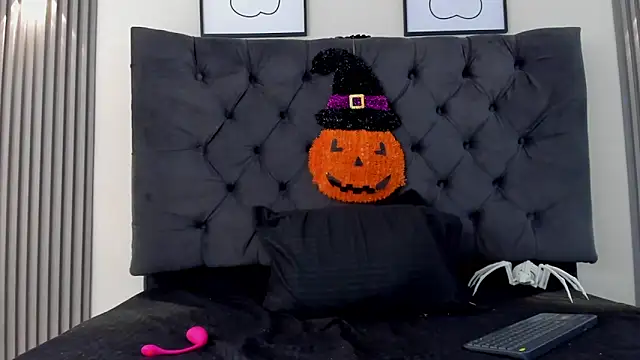 Sofia Seduccion online show from 10-28-25, 12:30