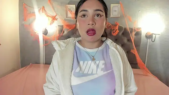 Snapshot of GiannaSlimJB chatting on 10-19-25, 03:18 GiannaSlimJB online show from 10-19-25, 03:18