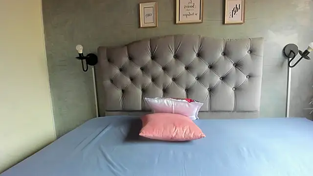 GiannaSlimJB online show from 12-22-25, 07:33