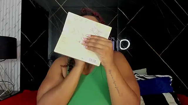 Snapshot of Alaia_Gutierrez chatting on 09-12-25, 08:20 Alaia Gutierrez online show from 09-12-25, 08:20