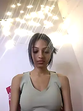 Snapshot of Your-Kitkat chatting on 11-18-25, 07:40 Your-Kitkat online show from 11-18-25, 07:40