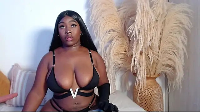 Snapshot of XYOMARAWILD chatting on 10-13-25, 08:53 XYOMARAWILD online show from 10-13-25, 08:53