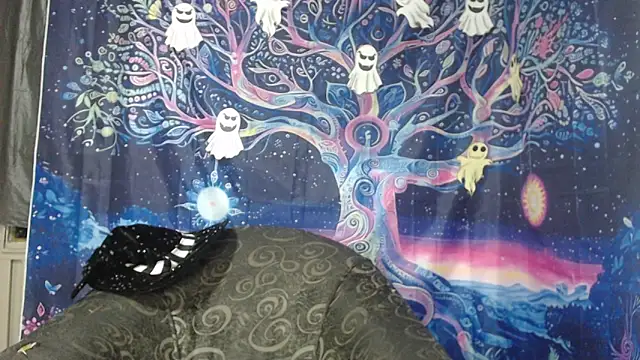 Zafira Mayeers online show from 10-28-25, 05:11