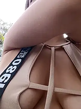 Snapshot of Arii_collins1 chatting on 10-20-25, 02:06 Arii collins1 online show from 10-20-25, 02:06