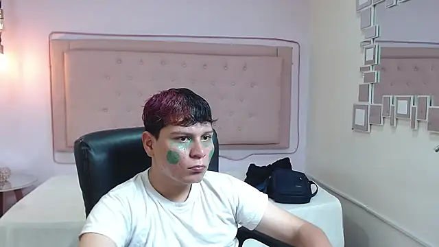 Snapshot of dondanys chatting on 09-11-25, 07:36 dondanys online show from 09-11-25, 07:36