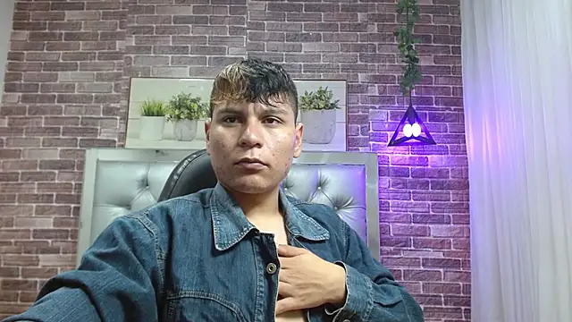 Snapshot of dondanys chatting on 10-09-25, 07:56 dondanys online show from 10-09-25, 07:56