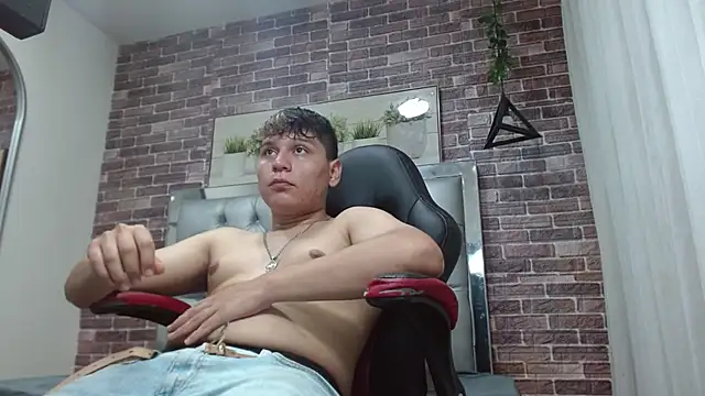 Snapshot of dondanys chatting on 10-13-25, 07:36 dondanys online show from 10-13-25, 07:36