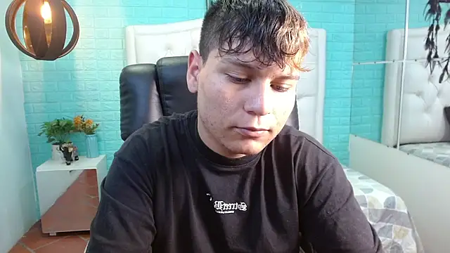 Snapshot of dondanys chatting on 10-15-25, 07:36 dondanys online show from 10-15-25, 07:36