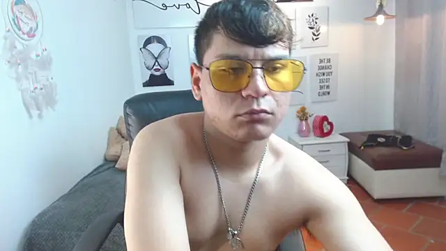 Snapshot of dondanys chatting on 10-21-25, 07:58 dondanys online show from 10-21-25, 07:58