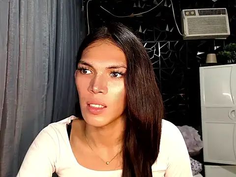 Snapshot of ladyhotcuming chatting on 06-15-26, 02:14 ladyhotcuming online show from 06-15-26, 02:14