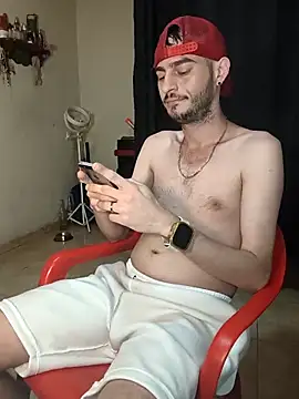 Snapshot of bigcockwhite777 chatting on 10-19-25, 03:29 bigcockwhite777 online show from 10-19-25, 03:29