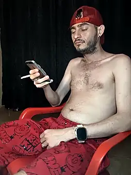 Snapshot of bigcockwhite777 chatting on 11-13-25, 01:04 bigcockwhite777 online show from 11-13-25, 01:04