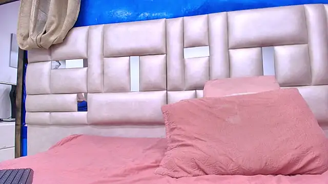 emmacurvy online show from 10-07-25, 03:04