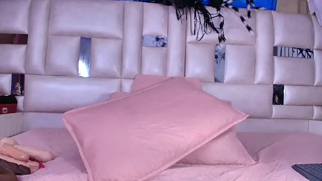 emmacurvy online show from 10-26-25, 03:12