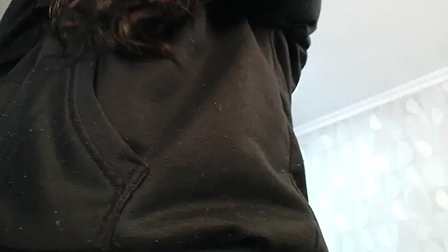 Snapshot of elamurray chatting on 09-11-25, 11:10 elamurray online show from 09-11-25, 11:10