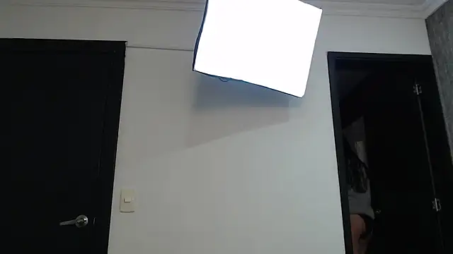 Snapshot of elamurray chatting on 09-18-25, 11:12 elamurray online show from 09-18-25, 11:12