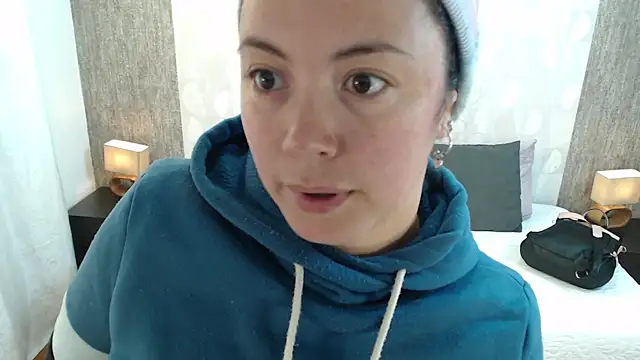 Snapshot of elamurray chatting on 10-14-25, 11:11 elamurray online show from 10-14-25, 11:11