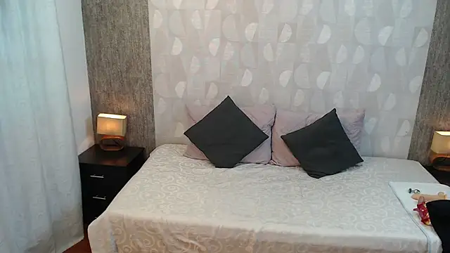 Snapshot of elamurray chatting on 10-29-25, 11:12 elamurray online show from 10-29-25, 11:12