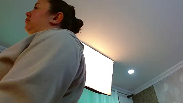 Snapshot of elamurray chatting on 11-25-25, 11:21 elamurray online show from 11-25-25, 11:21