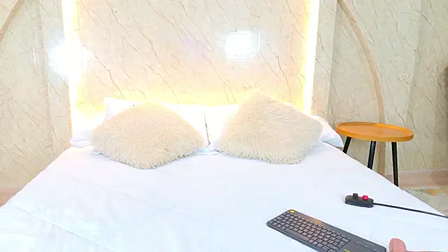 AbrilPeach online show from 03-06-26, 05:04