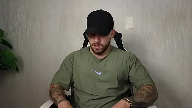 Snapshot of Ades_Lowe chatting on 10-24-25, 12:01 Ades Lowe online show from 10-24-25, 12:01