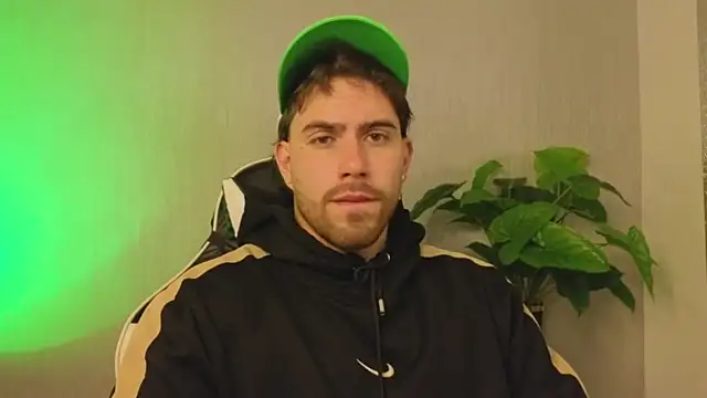 Snapshot of Ades_Lowe chatting on 12-18-25, 11:16 Ades Lowe online show from 12-18-25, 11:16