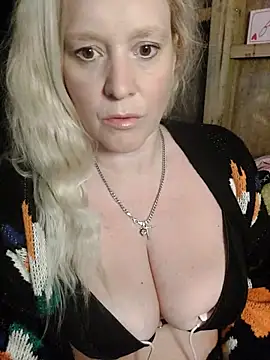 Snapshot of Bouncy-Bella28X chatting on 09-13-25, 07:19 Bouncy-Bella28X online show from 09-13-25, 07:19