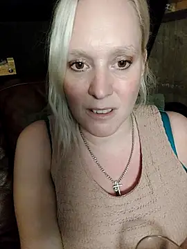 Snapshot of Bouncy-Bella28X chatting on 09-26-25, 09:41 Bouncy-Bella28X online show from 09-26-25, 09:41