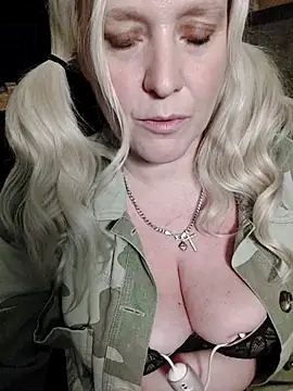 Snapshot of Bouncy-Bella28X chatting on 09-30-25, 09:31 Bouncy-Bella28X online show from 09-30-25, 09:31