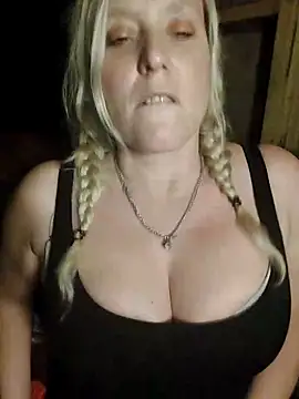 Snapshot of Bouncy-Bella28X chatting on 10-07-25, 09:45 Bouncy-Bella28X online show from 10-07-25, 09:45