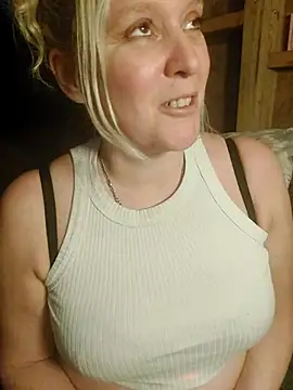 Snapshot of Bouncy-Bella28X chatting on 10-11-25, 09:46 Bouncy-Bella28X online show from 10-11-25, 09:46