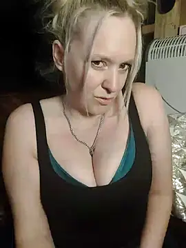 Snapshot of Bouncy-Bella28X chatting on 10-15-25, 07:41 Bouncy-Bella28X online show from 10-15-25, 07:41