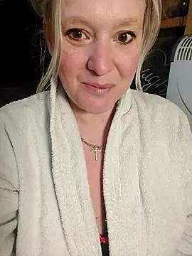 Snapshot of Bouncy-Bella28X chatting on 10-30-25, 08:27 Bouncy-Bella28X online show from 10-30-25, 08:27