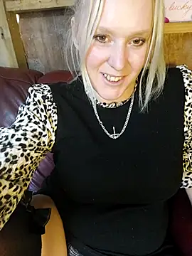 Snapshot of Bouncy-Bella28X chatting on 11-03-25, 11:44 Bouncy-Bella28X online show from 11-03-25, 11:44