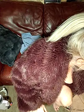 Bouncy-Bella28X online show from 03-16-26, 05:44