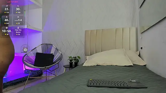 Snapshot of keyla_mejia chatting on 10-30-25, 12:06 keyla mejia online show from 10-30-25, 12:06